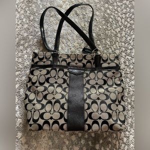 Authentic Coach logo pocketbook